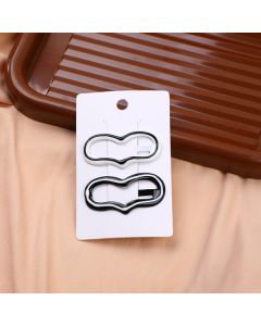 Hair Clips With a Line Pattern
